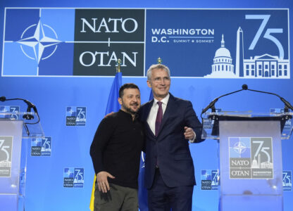 Volodymyr Zelenskyy, Jens Stoltenberg