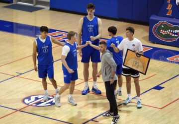 Center back Olivier Rioux, a 7-foot-4 NCAA basketball player from Florida, joins coaches and teammates during the team's practice, Friday, Oct. 18, 2024, in Gainesville, Florida. (AP Photo/John Raoux)