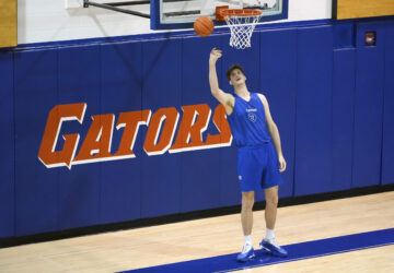 Olivier Rioux, 7-foot-4 NCAA college basketball player at Florida, practices with the team, Friday, Oct. 18, 2024, in Gainesville, Florida. (AP Photo/John Raoux)