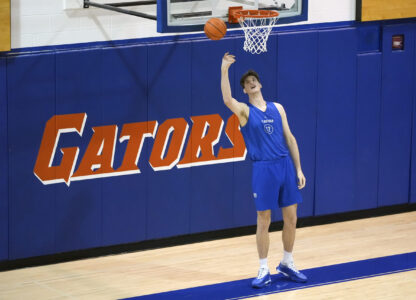 Olivier Rioux, 7-foot-4 NCAA college basketball player at Florida, practices with the team, Friday, Oct. 18, 2024, in Gainesville, Florida. (AP Photo/John Raoux)