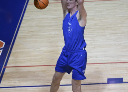 Olivier Rioux, a 7-foot-4 NCAA college basketball player from Florida, dunks the ball while practicing with the team, Friday, Oct. 18, 2024, in Gainesville, Florida. (AP Photo/John Raoux)