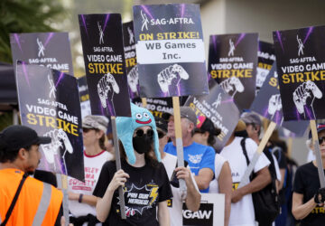 FILE - Actor Sena Bryer, second from left, joins other demonstrators in a SAG-AFTRA video game actor strike picket line outside Warner Bros. Studios on Aug. 28, 2024, in Burbank, Calif. (AP Photo/Chris Pizzello)