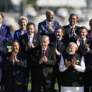 Leaders attending the G20 Summit pose for a group photo in Rio de Janeiro, Monday, Nov. 18, 2024. (AP Photo/Eraldo Peres)