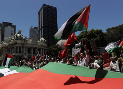 Demonstrators show support and solidarity with the Palestinian people as world leaders hold the G20 summit in Rio de Janeiro, Monday, Nov. 18, 2024. (AP Photo/Bruna Prado)