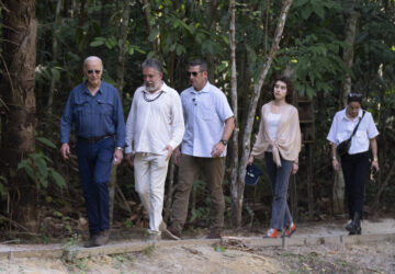 President Joe Biden, from left, walks with Henrique Pereira, director of the National Institute for Research in the Amazon, granddaughter Natalie Biden, second right, and daughter Ashley Biden, right, during a tour of the Museu da Amazonia in Manaus, Brazil, Sunday, Nov. 17, 2024. (AP Photo/Manuel Balce Ceneta)