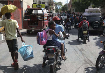 Residents flee their homes to escape gang violence in the Nazon neighborhood of Port-au-Prince, Haiti, Thursday, Nov. 14, 2024. (AP Photo/Odelyn Joseph)