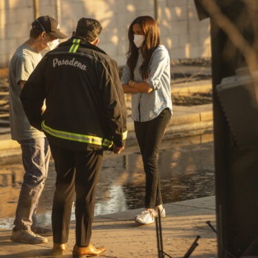 Meghan Markle, Duchess of Sussex, right, speaks with Pasadena Mayor Victor Gordo, center, and Doug Goodwin, who's home was destroyed by the Eaton Fire, in Altadena, Calif., Friday, Jan. 10, 2025. (AP Photo/Ethan Swope)