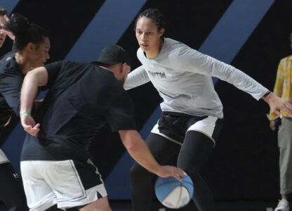 Phantom's Brittney Griner, practices defensive plays, Thursday, Jan. 16, 2025, in Medley, Fla. (AP Photo/Marta Lavandier)