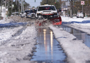 Snowplows clear snow from Jefferson Highway the day after a rare and record setting snowstorm in River Ridge, La., a suburb of New Orleans, Wednesday, Jan. 22, 2025. (AP Photo/Gerald Herbert)