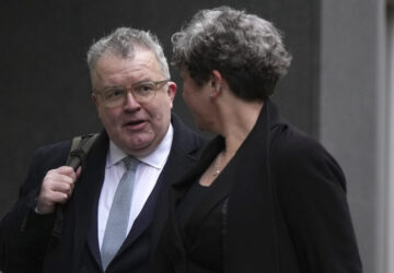 British lawmaker Tom Watson arrives at the High Court, as Prince Harry's legal action against News Group Newspapers over allegations of unlawful information gathering begins, in London, Wednesday, Jan. 22, 2025. (AP Photo/Alastair Grant)