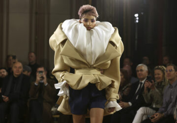 APTOPIX France Fashion S/S 25 Viktor & Rolf