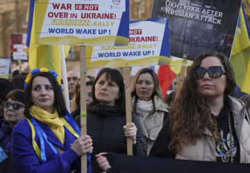 Ukrainian supporters demonstrate outside Downing Street with flags and placards as Britain's Prime Minister Keir Starmer holds a Ukraine Summit at Lancaster House in London, Sunday, March 2, 2025.(AP Photo/Alberto Pezzali)