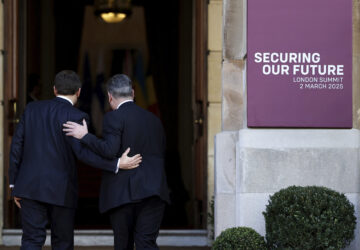 Britain's Prime Minister Keir Starmer, right, welcomes French President Emmanuel Macron to the European leaders' summit to discuss Ukraine, at Lancaster House, London, Sunday March 2, 2025. (Toby Melville/Pool via AP)