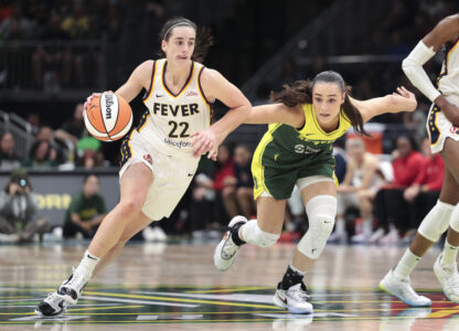 Eres el baloncesto Clark del año del año del año